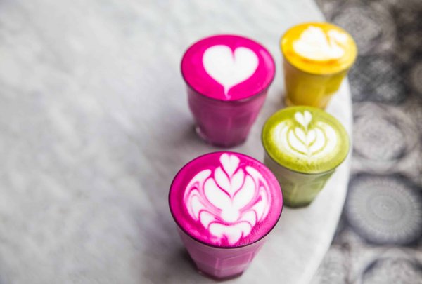 Quels sont les avantages des sérums à la vitamine C pour les peaux matures et comment les utiliser?