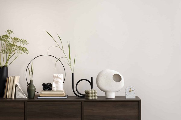 Quelles astuces pour adopter des boucles d'oreilles oversize à une conférence professionnelle ?